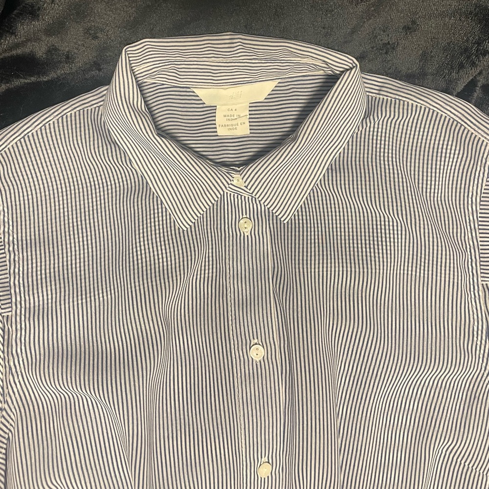 H&M Women’s Navy Blue White Striped Button Down Lightweight Sleeveless Top 4 - Picture 4 of 7
